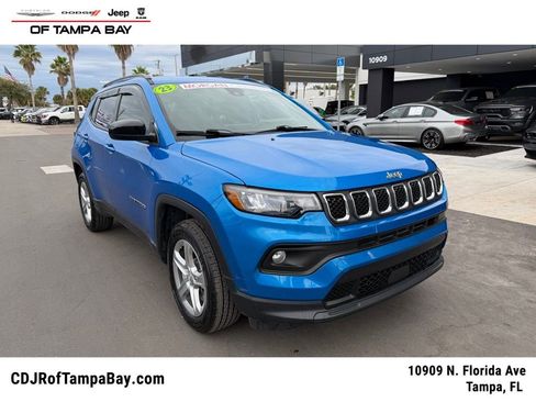 Used 2023 Jeep Compass Latitude image 1