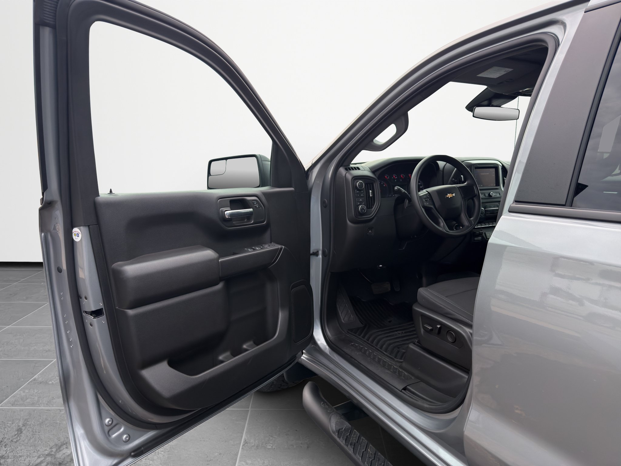 Used 2023 Chevrolet Silverado 1500 Custom w/ 2.7L Blackout Package AWD/4WD image 22