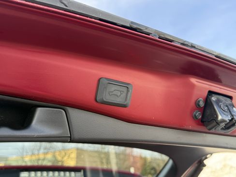 Used 2020 Toyota RAV4 XLE image 31