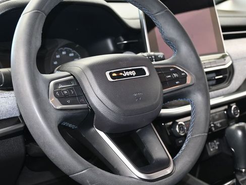 Used 2022 Jeep Compass Latitude image 13