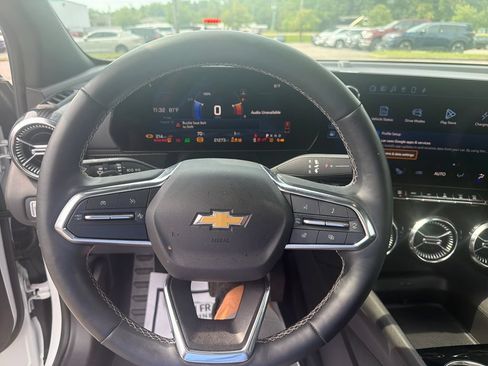 Used 2024 Chevrolet Blazer EV LT AWD/4WD image 17