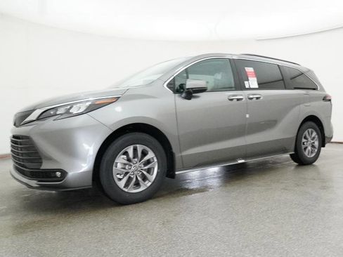 New 2026 Toyota Sienna XLE image 20