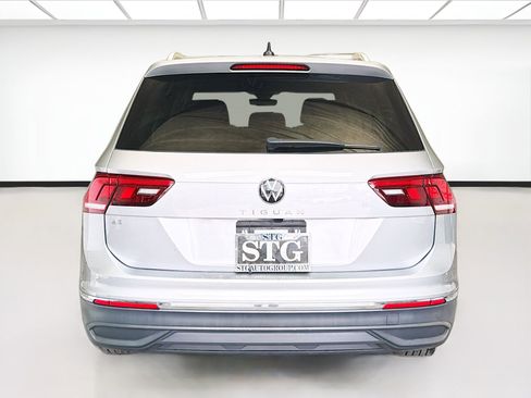 Used 2023 Volkswagen Tiguan SE w/ Panoramic Sunroof Package image 5