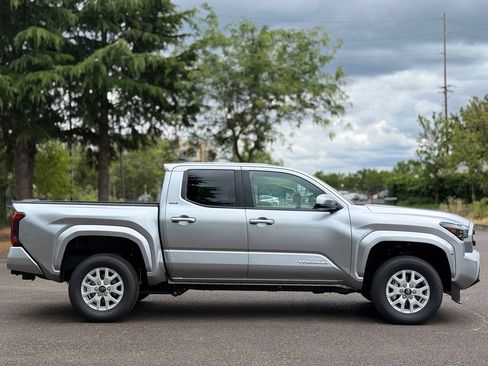 Certified 2025 Toyota Tacoma SR5 AWD/4WD image 6