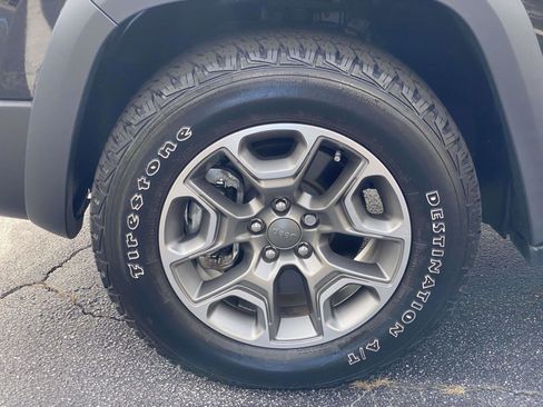 Certified 2022 Jeep Cherokee Trailhawk w/ Trailer Tow Group image 13