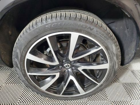 Certified 2023 Volvo XC90 B5 Plus w/ Protection Package image 13