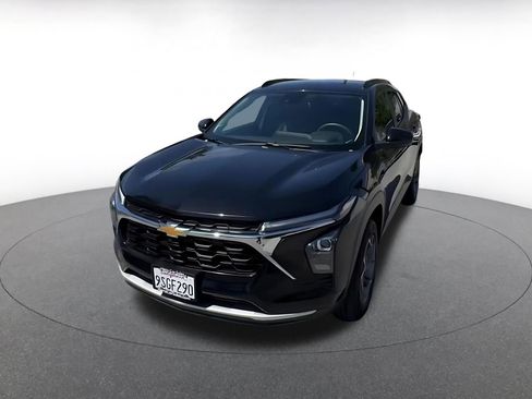Used 2025 Chevrolet Trax LT FWD image 7