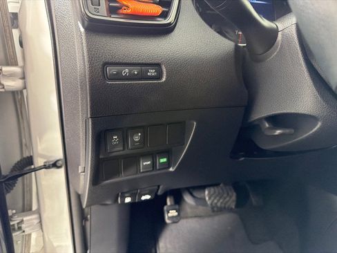 Used 2017 Nissan Rogue SV image 14