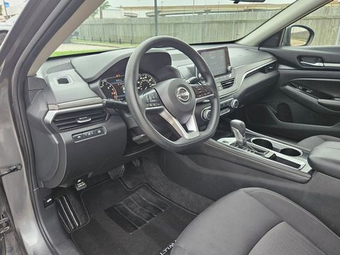 Used 2023 Nissan Altima 2.5 SV FWD image 10