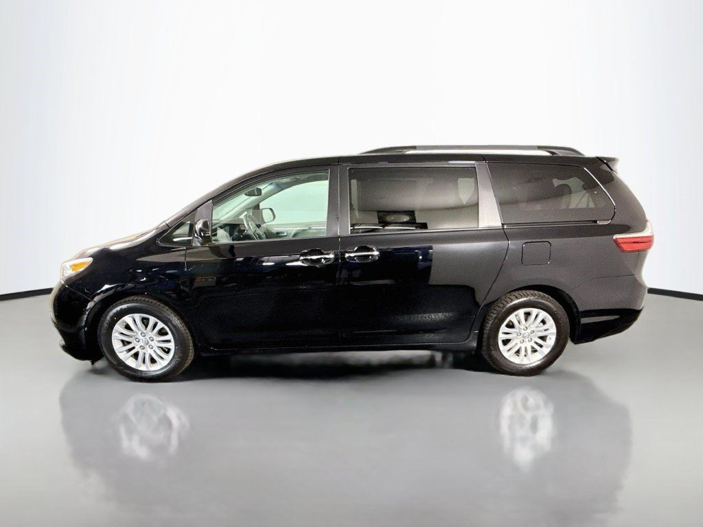 Used 2017 Toyota Sienna XLE w/ XLE Navigation Package FWD image 6