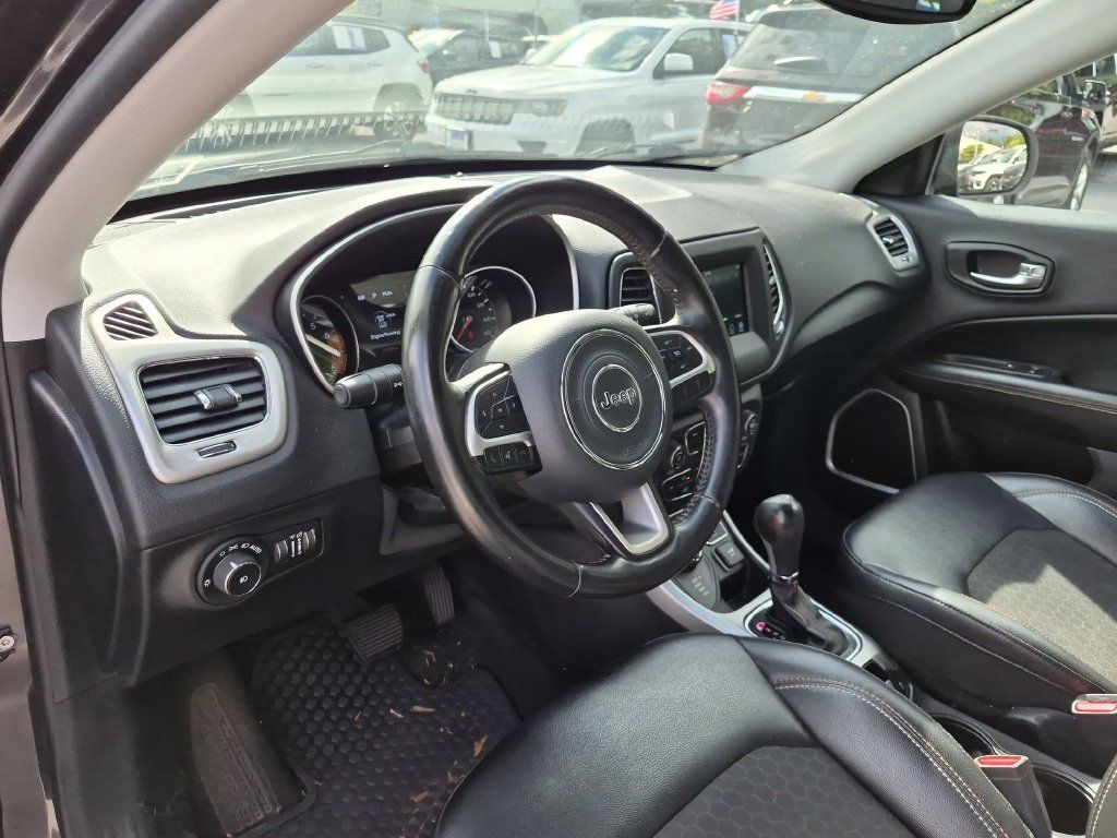 Used 2019 Jeep Compass Latitude w/ Cold Weather Group AWD/4WD image 11