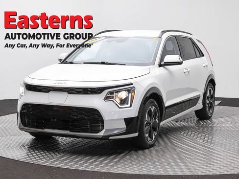 Used 2023 Kia Niro Wind w/ Wind Preserve Package FWD image 1