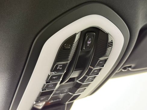 Certified 2026 Porsche Macan Turbo AWD/4WD image 19