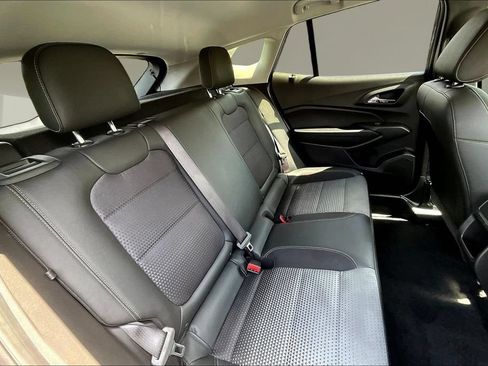 Used 2025 Chevrolet Trax LT FWD image 21