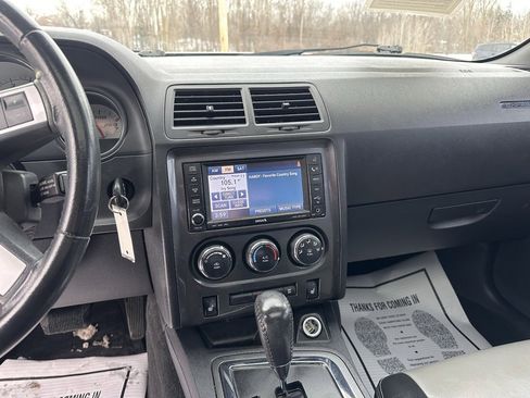 Used 2010 Dodge Challenger SE image 16