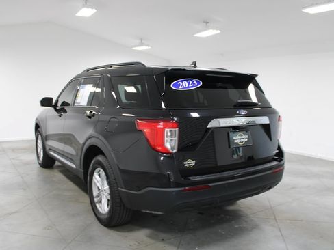 Used 2023 Ford Explorer XLT AWD/4WD image 7