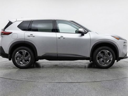 Used 2025 Nissan Rogue SV FWD image 11