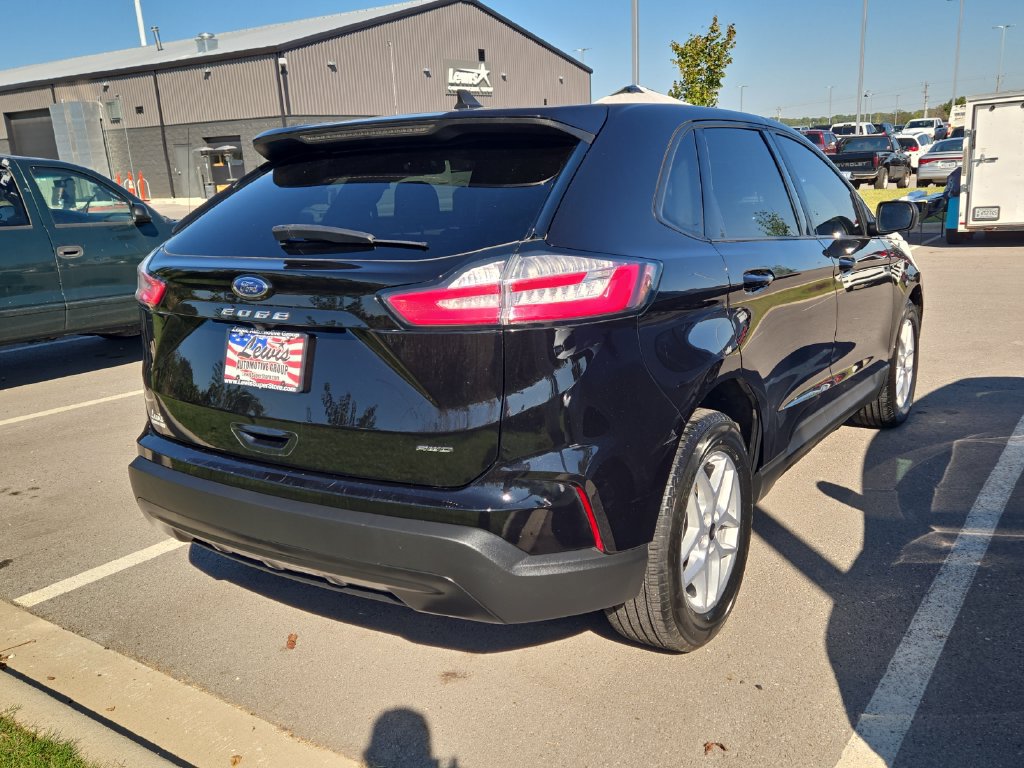 Used 2023 Ford Edge SE AWD/4WD image 3
