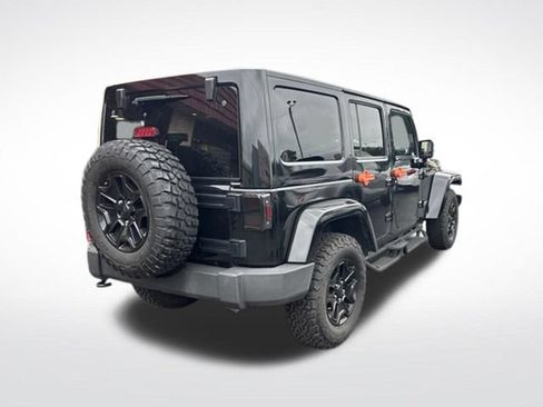 Used 2015 Jeep Wrangler Unlimited Rubicon w/ Connectivity Group AWD/4WD image 7