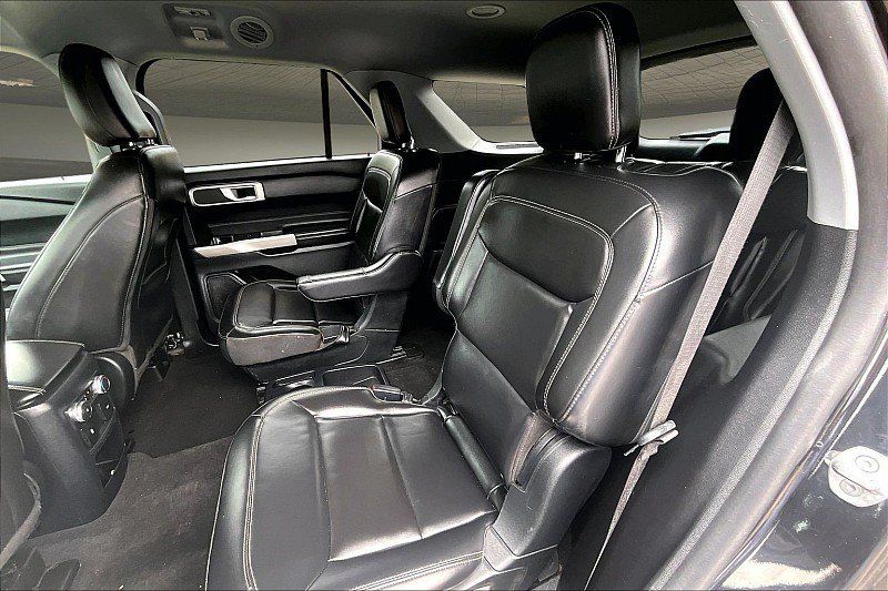 Used 2021 Ford Explorer XLT w/ Equipment Group 202A AWD/4WD image 23
