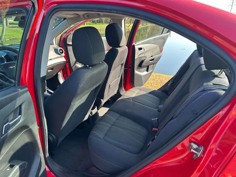 Used 2014 Chevrolet Sonic LT image 16