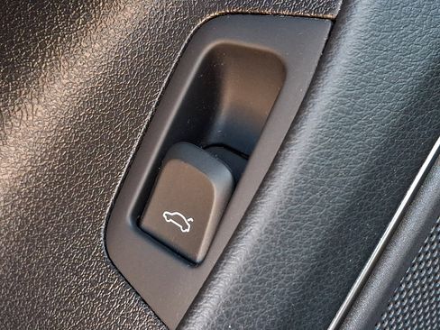 Used 2018 Audi Q3 2.0T Premium Plus image 26