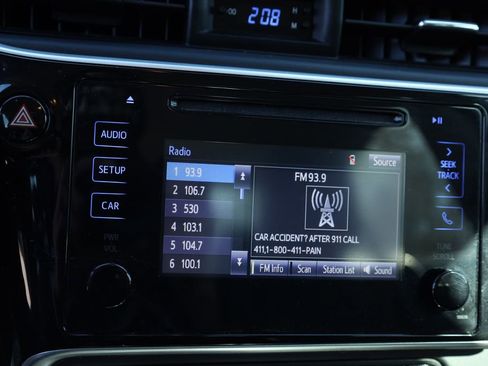 Used 2017 Toyota Corolla SE image 7