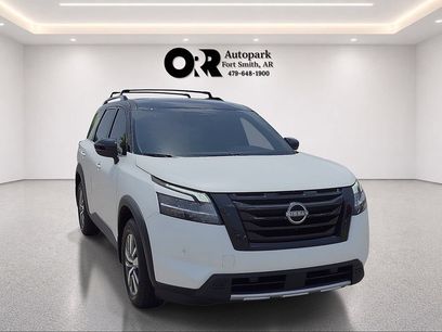 Used 2023 Nissan Pathfinder SL w/ Black Appearance Package
