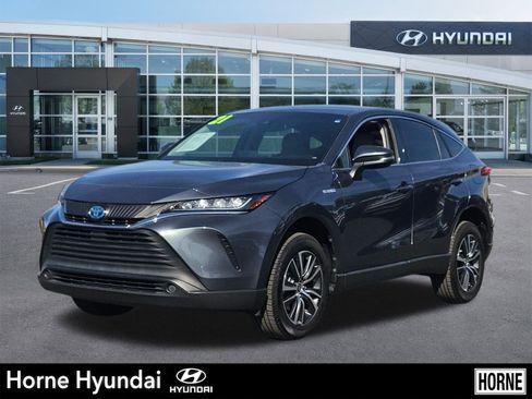 Used 2021 Toyota Venza LE image 1