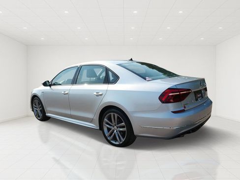 Used 2018 Volkswagen Passat 2.0T R-Line FWD image 4