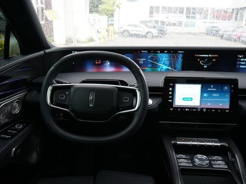 Certified 2025 Lincoln Nautilus Reserve AWD/4WD image 10