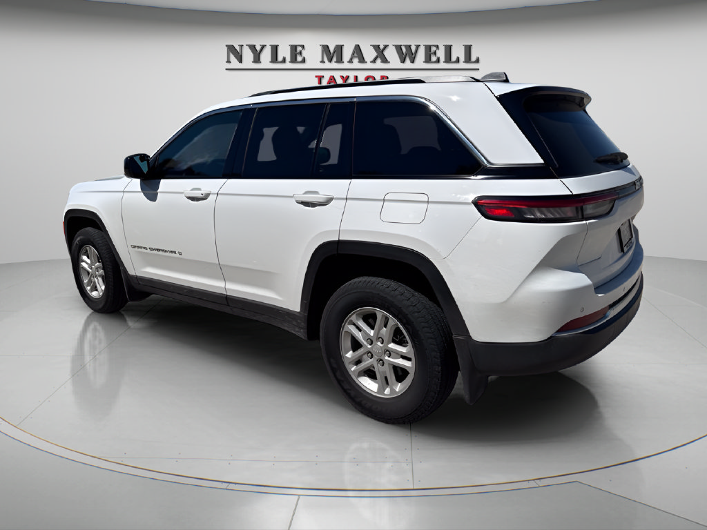 Used 2025 Jeep Grand Cherokee Laredo w/ MOPAR Finishing Package RWD image 5