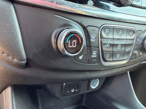 Used 2023 Chevrolet Traverse LT AWD/4WD image 14