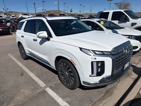 Used 2025 Hyundai Palisade Calligraphy image 2
