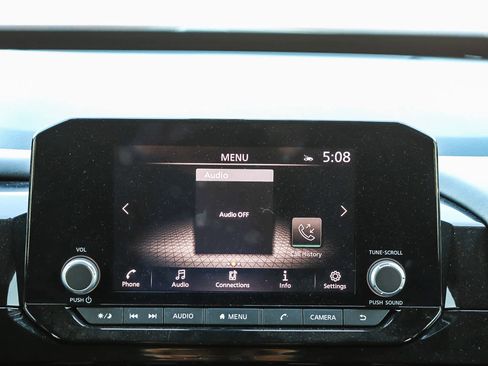 Used 2023 Nissan Pathfinder SV image 14