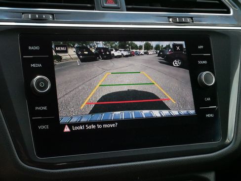 Used 2020 Volkswagen Tiguan SE AWD/4WD image 29