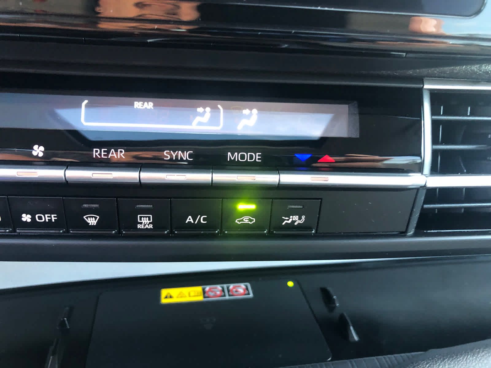 Certified 2025 Toyota Sienna LE w/ LE Plus Package FWD image 17