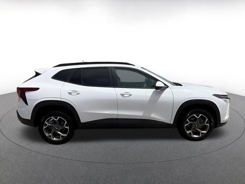 Used 2025 Chevrolet Trax LT FWD image 16