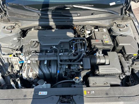 New 2025 Hyundai Elantra Limited image 24