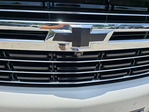 Used 2022 Chevrolet Tahoe LT w/ LT Signature Plus Package RWD image 9
