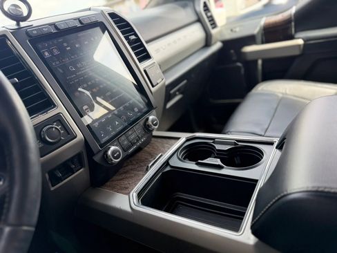 Used 2019 Ford F250 Lariat w/ Lariat Ultimate Package AWD/4WD image 28