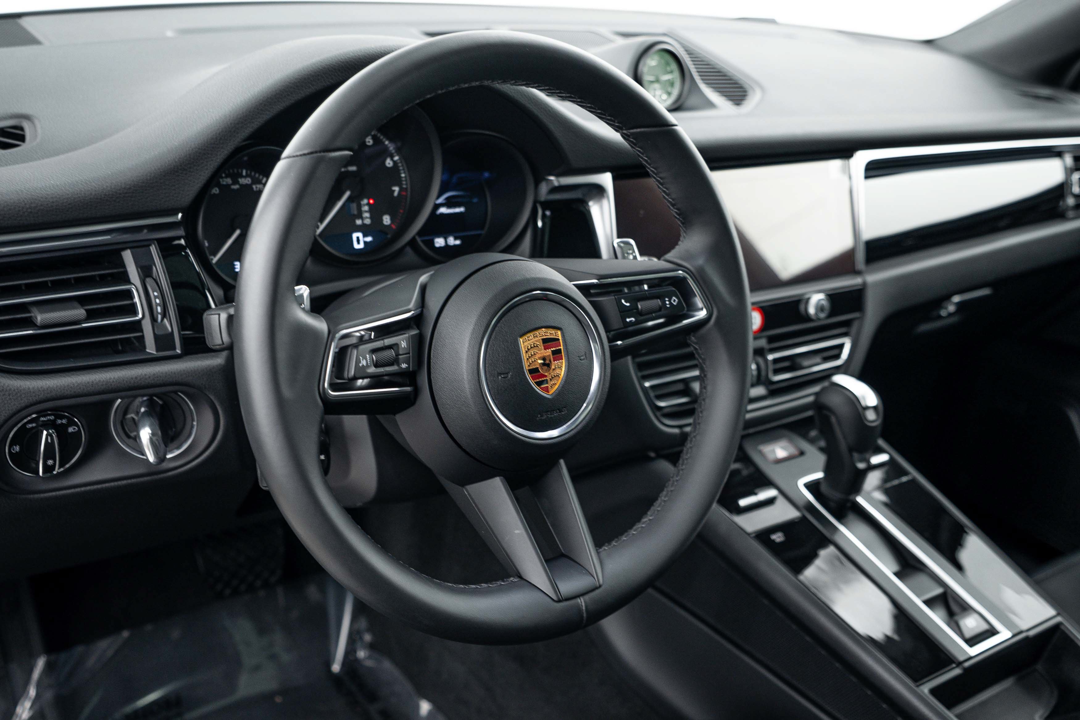 Certified 2026 Porsche Macan AWD/4WD image 14