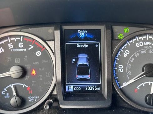 Used 2023 Toyota Tacoma TRD Sport w/ Black Out Package (TMS) AWD/4WD image 12