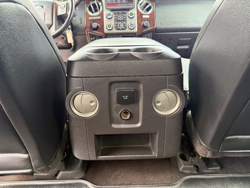 Used 2015 Ford F250 Lariat w/ Lariat Interior Package image 23