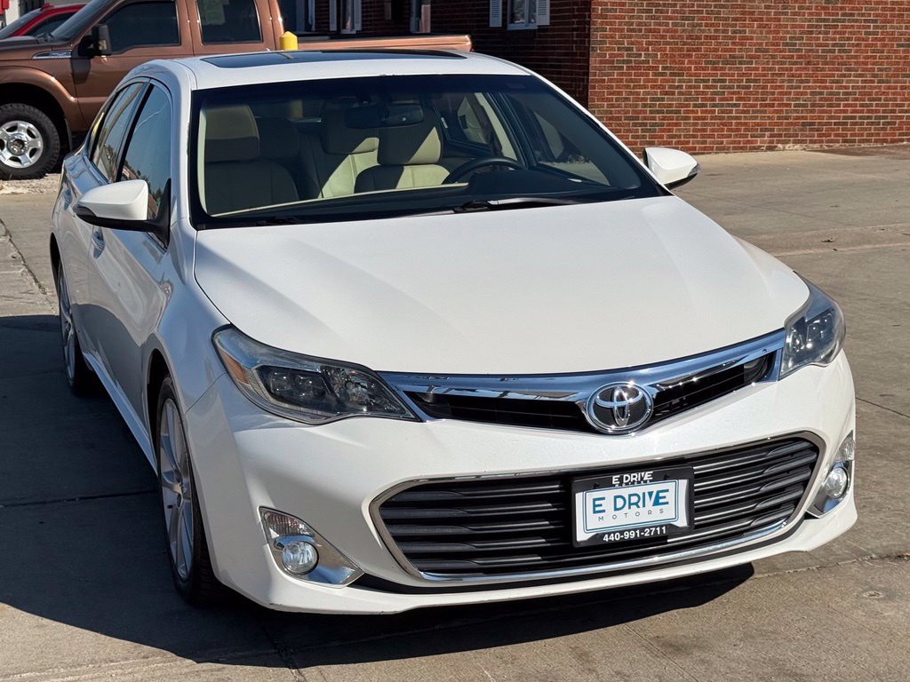 Used 2014 Toyota Avalon Limited FWD image 3