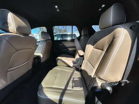 Used 2023 Chevrolet Traverse Premier image 25