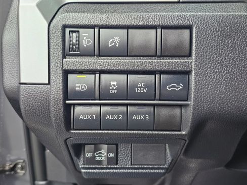 Used 2025 Toyota Tacoma TRD Sport AWD/4WD image 35