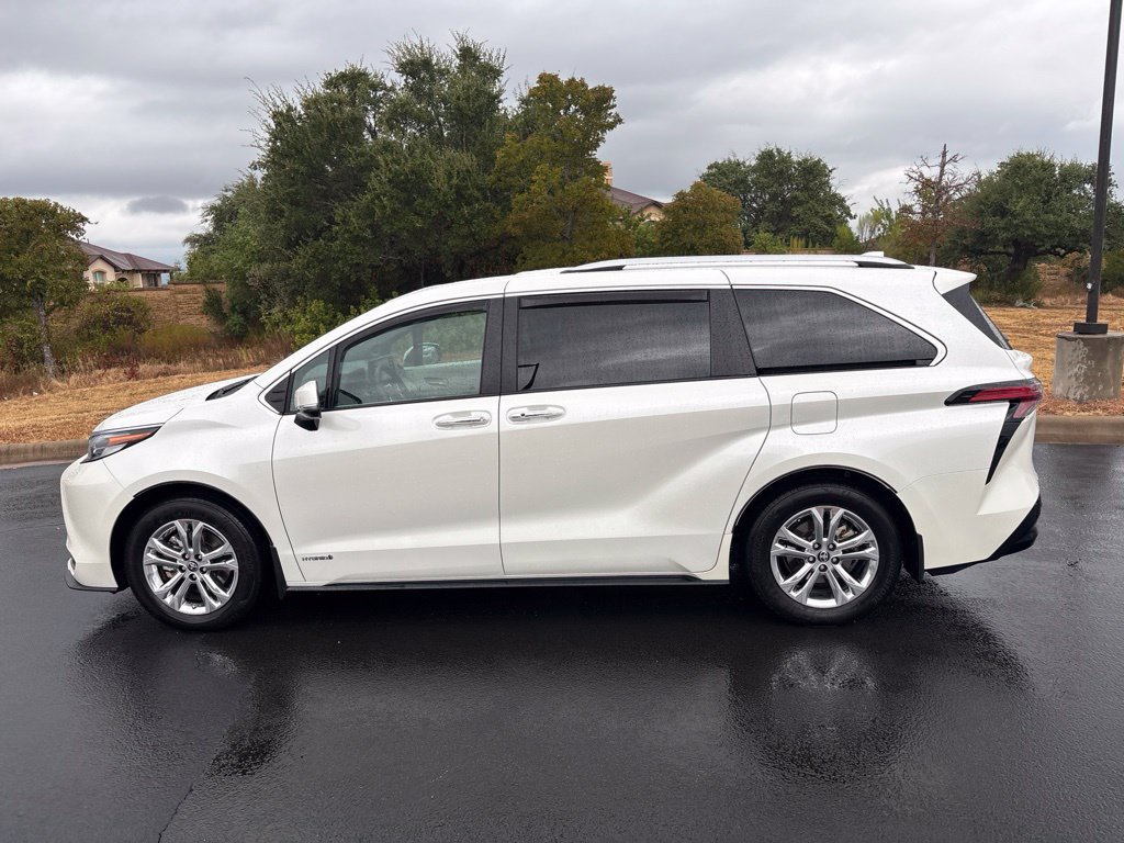 Used 2021 Toyota Sienna Platinum AWD/4WD image 2