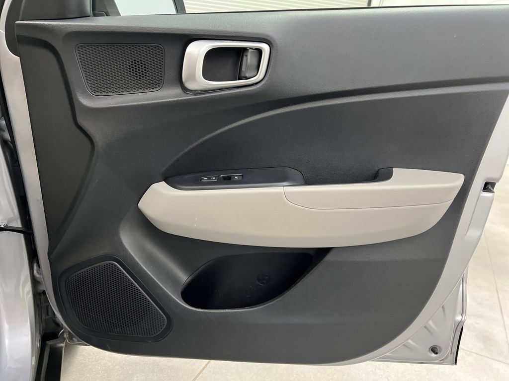 Used 2025 Hyundai Venue SEL FWD image 30