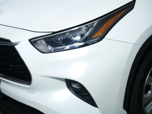 Used 2025 Toyota Highlander Limited image 16